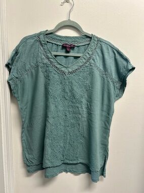 Teal Embroidered V‑Neck Short Sleeve Top